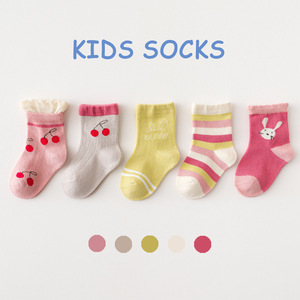 Chaussettes antidérapantes pour enfants, printemps-automne, nouvelles, chaudes, bébé, mignonnes, dessin animé, jacquard, modèle B198, classe A, vente en gros, bouche lâche - Product Image 1