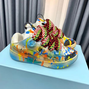 Chaussures de marche et de course confortables, respirantes, antidérapantes, à lacets, de luxe, pour hommes et femmes, avec un design graffiti - Product Image 1