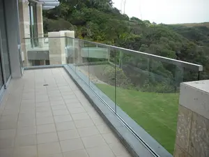 Garde-corps de balcon d'escalier de conception simple Ace pour balustrade de garde-corps en verre à canal en U en aluminium extérieur