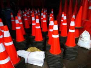 28 "Cuerpo naranja Base negra Conos DE TRÁFICO DE SEGURIDAD DE PVC flexible, conos de precaución y seguridad vial - Product Image 6