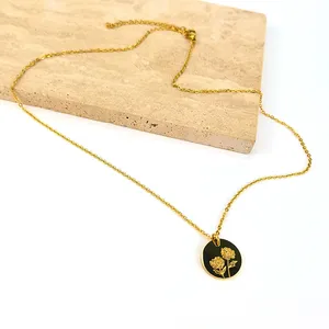 Bijoux personnalisés en acier inoxydable collier à pendentif en or pour femmes avec fleur florale de naissance faite à la main - Product Image 6