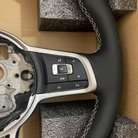 Volant Sport R-Line pour la série VW, recouvert de cuir premium avec commandes de vitesse adaptatives ACC et palettes de changement de vitesse.