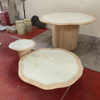 Ensemble de table basse de luxe pour salon en travertin et onyx blanc, onyx blanc avec insert en travertin rouge, décoration de meubles en pierre