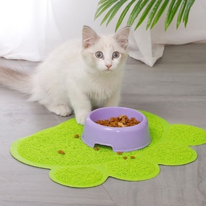 Haustier bedarf Mehrfarbige Hunde Pfoten förmiger Fußabdruck Hund PVC Haustier Katzenstreu Fütterung matte Für Katzen - Product Image 2