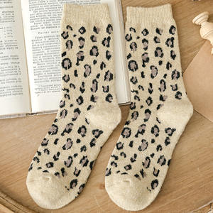 Une paire de <span class=keywords><strong>chaussettes</strong></span> avec une âme. -Imprimé léopard - Product Image 4