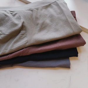 Boxers de caja para hombre de 4 piezas, pantalones bóxer transpirables de Color sólido sin costuras para hombre, bóxers cómodos de alta elasticidad al por mayor en caja - Product Image 5