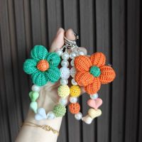Collier court fait main en laine avec pendentif fleur et cœur perlé, cordon de téléphone portable, chaîne portable et corde de suspension