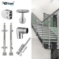Système de balustrade moderne en acier inoxydable 304 316 pour escalier, balcon, piscine, avec poteaux carrés et câbles
