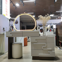 Coiffeuse Tongli avec éclairage LED tricolore, miroir latéral, 5 grands tiroirs, moderne, personnalisable, en bois massif pour chambre à coucher