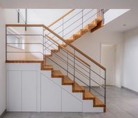 CBMMart Escalier moderne de qualité supérieure au design simple avec garde-corps en fer