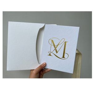 Tarjeta de invitación de matrimonio bohemio muy lujosa, sobre de bolsillo de terciopelo, invitación de boda de lámina dorada con cinta crema y perlas - Product Image 1
