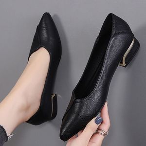 Scarpe da Donna in Pelle Nera con Tacco Spesso, Comode per Lavoro, Colloquio e Cerimonie - Product Image 1