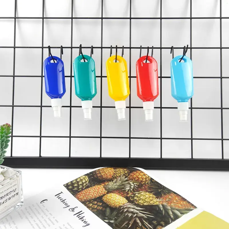 Garrafa plástica vazia para viagem, mini garrafa spray para animais de estimação, garrafa de plástico com gancho flip cap, garrafa suspensa para desinfetantes para as mãos