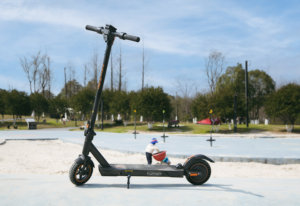 สกู๊ตเตอร์ไฟฟ้าพับได้ KuKirin S1 Max โครงเหล็ก หน้าจอ LED ระบบกันสะเทือนหลัง เหมาะสำหรับใช้ในมหาวิทยาลัย บริการจัดส่ง และเช่าเป็นกลุ่ม - Product Image 6