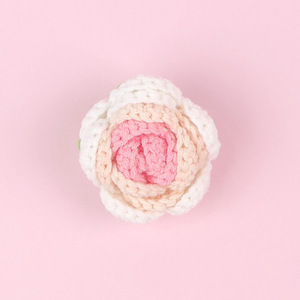 ดอกกุหลาบไหมพรมถักมือพร้อมกลีบดอก สำหรับตกแต่งเครื่องประดับชุด DIY - Product Image 3