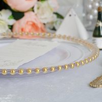Assiettes de présentation rondes en plastique transparent perlé de 13 pouces pour fêtes, mariages et événements