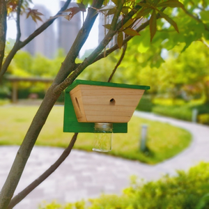 Piège à guêpes décoratif en bois naturel avec bouteille de visualisation transparente pour la maison, le jardin et la terrasse en bois, prêt à être expédié - Product Image 4