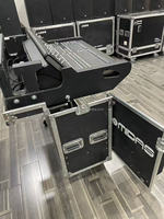 Console de mixage numérique Midas M32 LIVE 32 canaux utilisée pour les spectacles sur scène