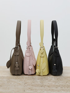 Sac fourre-tout Hobo en cuir véritable rose vif grande capacité à faible MOQ, sac messager en cuir de vachette souple, sac fourre-tout minimaliste en cuir de vachette pour boutique - Product Image 6