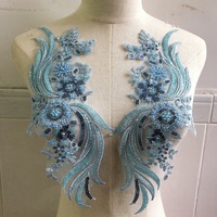 Appliques en dentelle de maille de luxe brodées de perles et de paillettes multicolores par paire pour robe de soirée LT2778A