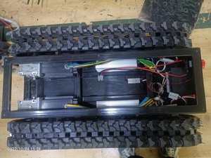 Châssis de robot intelligent Télécommande en caoutchouc Véhicule à chenilles pour machines de construction Pièces véhicules à vendre - Product Image 6