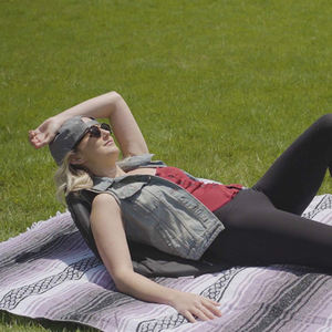 Siège de stade pliable portable personnalisé avec dossier, chaise de camping légère pour les sports de plein air, les concerts, la pêche et les pique-niques - Product Image 5