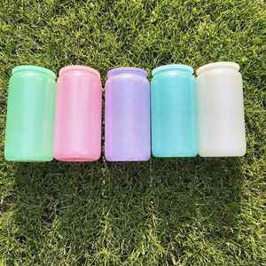Vasos de Vidrio Sublimados en Color Plateado, Rosa, Morado, Azul y Verde de 16 Onzas con Tapa de Plástico y Pajita, Vasos con Forma de Lata de Cerveza con Brillo - Product Image 3