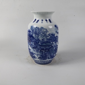 Vaso con Scena Antica Blu e Bianca, Motivo di Pittura Tradizionale Cinese, Ottimo per Esposizione o Regalo - Product Image 1