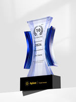 Trophée en verre personnalisé en forme de H avec base noire pour récompenses annuelles d'entreprise, équipe de vente et personnel exceptionnel