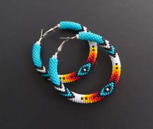 Pendientes de cuentas hechos a mano con gran belleza - Product Image 1