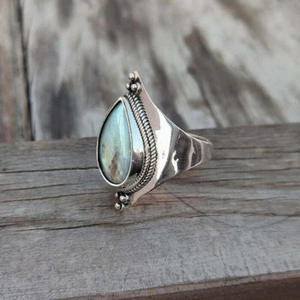 Bague cocktail A080 en labradorite, forme goutte d'eau, sertissage clos, pierre naturelle, bijou unisexe, cadeau tendance - Product Image 5