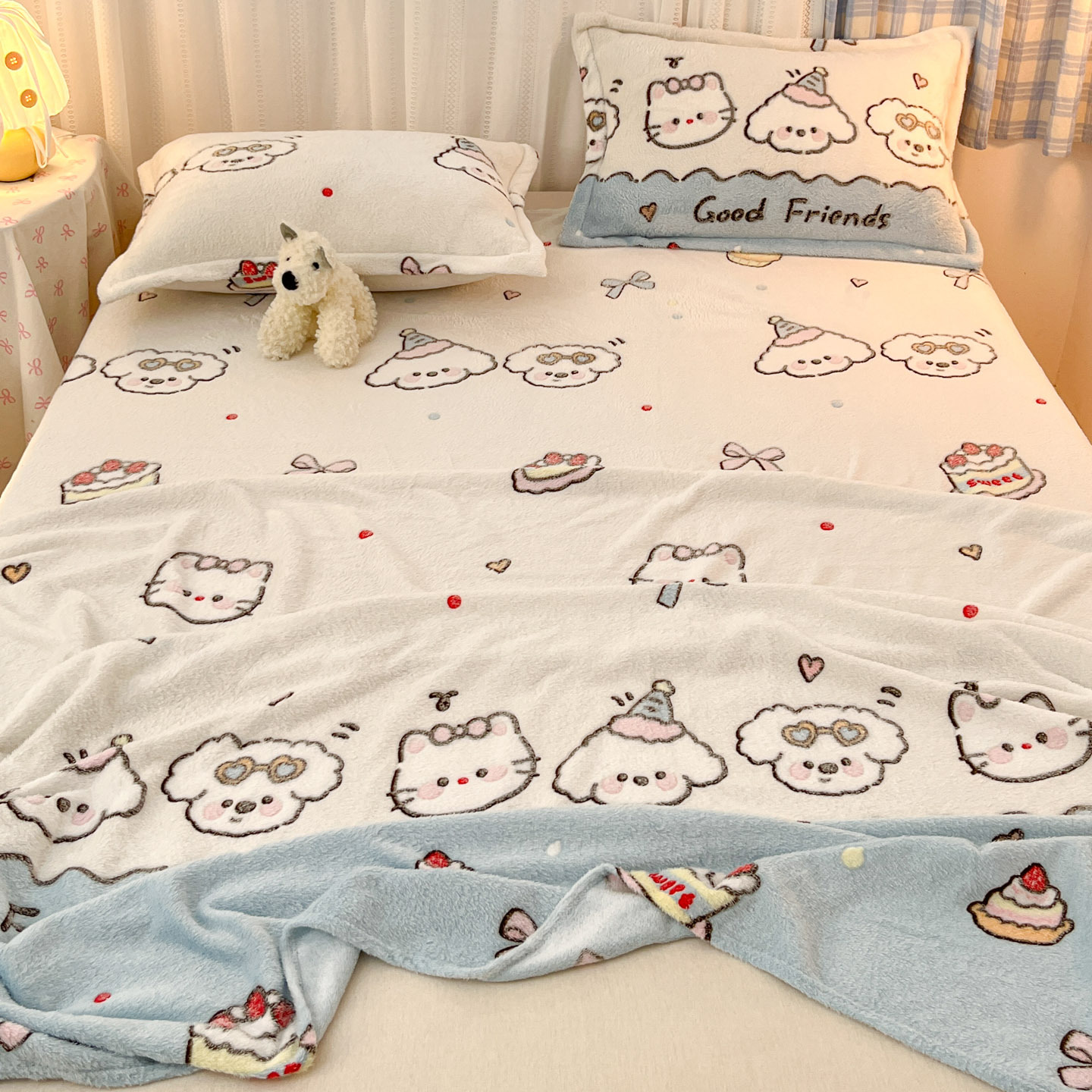 Chats et chiens blancs