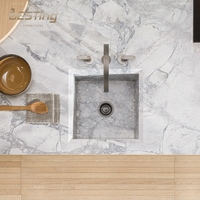 Cuisine modulaire en bois de chêne teinté moderne Villa de Copenhague, îlot en résine de pierre calcaire en acier inoxydable, prêt à l'emploi