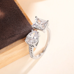 Anello Geometrico a Goccia Aperto e Regolabile con Design Quadrato per Donne - Product Image 5