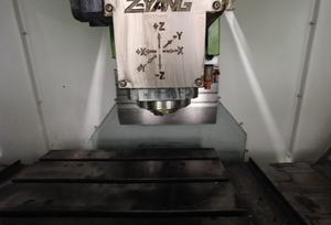 Vente directe usine : Centre d'usinage et de taraudage haute <span class=keywords><strong>vitesse</strong></span> T6 avec système de commande Siemens, magazine à 21 outils BT30 pour le traitement des métaux - Product Image 4