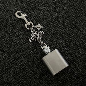 Beliebter Artikel: Handgefertigter Kettenhemd-Mini-Flaschenhalter-Schlüsselanhänger, Tragbarer Gürteltaschen-Charm und Ornament - Product Image 5