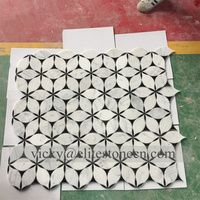 Tuiles de mosaïque en marbre blanc strié Statuario Venato Bianco, aspect bambou, finition polie et affinée, pour la décoration intérieure