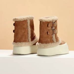 Botas de Invierno Cálidas con Plataforma Gruesa para Mujer, Parte Superior de Gamuza, Ribete de Piel Sintética, Doble Hebilla Metálica, Botas de Nieve GG a Media Pantorrilla - Product Image 2