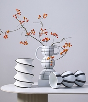 Vase en céramique rayé noir et blanc moderne RYLAVA, vase d'art géométrique abstrait pour la décoration de table à la maison