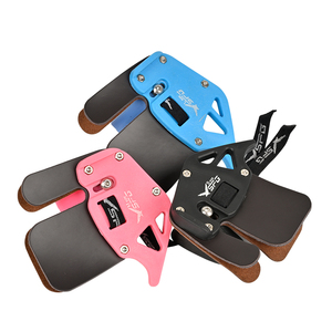 Protège-doigts de tir à l'arc SPG en cuir réglable pour droitier, pour l'entraînement au tir et la protection des doigts lors du tir à l'arc classique. - Product Image 6