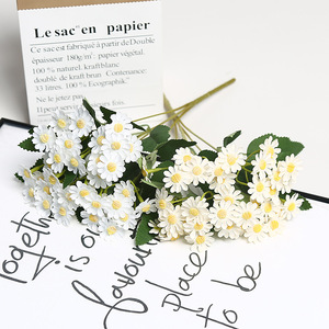 Fleurs artificielles Lichao, marguerites blanches laiteuses et bleues en soie, arrangement floral pour la maison, les mariages et les décorations extérieures - Product Image 2