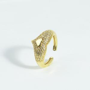 แหวนเปิดรูปหัวใจสำหรับสุภาพสตรี ชุบทอง 14K ประดับเพชร <span class=keywords><strong>CZ</strong></span> ประณีตและมีสีสันสวยงาม ฝังเพชรซิร์คอนอย่างละเอียด ของขวัญที่สมบูรณ์แบบสำหรับเธอ - Product Image 3