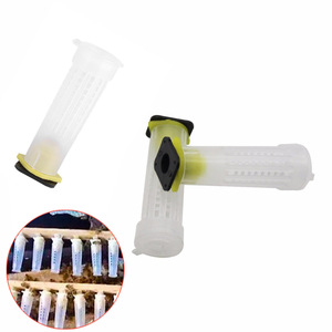 Outils de <span class=keywords><strong>ruche</strong></span> apicole Cage de Protection des cellules de la reine des abeilles Cage <span class=keywords><strong>d</strong></span>'alimentation de la reine des abeilles Porte-gobelet de cellules pour un usage domestique et agricole Nouvel état <span class=keywords><strong>d</strong></span>'<span class=keywords><strong>occasion</strong></span> - Product Image 2