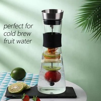 Carafe en verre 30OZ / 1500ML avec couvercle et brochettes à fruits en acier inoxydable, carafe en verre résistant à la chaleur avec couvercle anti-goutte et infuseur