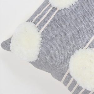Funda de Cojín Cuadrada con Borde de Pompones Grises y Marfil, Textura Tufted a Mano, Estilo Boho, Decoración para el Hogar, Precio al por Mayor - Product Image 4