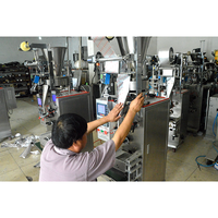 Machine à emballer automatique verticale de remplissage de sachets de café de sac de bâton avec l'emballage numérique d'aluminium de papier de pompe pour l'industrie du tabac