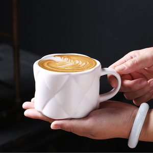 Mug en céramique avec motif de feuilles, tasse à café en porcelaine pour un usage quotidien - Product Image 3