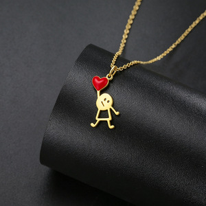 Collier avec pendentif amusant en forme de petit bonhomme mignon tenant un cœur, en acier inoxydable plaqué or, cadeau pour femmes et filles - Product Image 5