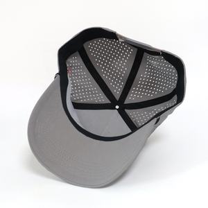 Venta Directa al por Mayor de Gorras Deportivas Transpirables de Secado Rápido de 5 Paneles, Gorra de Golf Personalizada con Logotipo de Goma de Lujo y Orificios Cortados con Láser para Hombre - Product Image 5