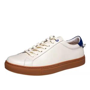 Sneaker da <span class=keywords><strong>uomo</strong></span> con Logo personalizzato in pelle bianca di moda Casual da <span class=keywords><strong>uomo</strong></span> OEM/ODM - Product Image 2